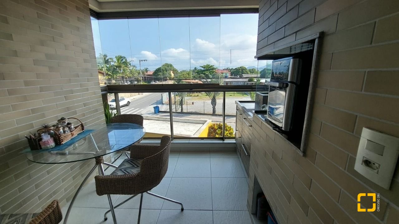 Apartamento com 88m², 4 quartos (sendo 1 suíte), 2 garagens, no bairro Campeche em Florianópolis
