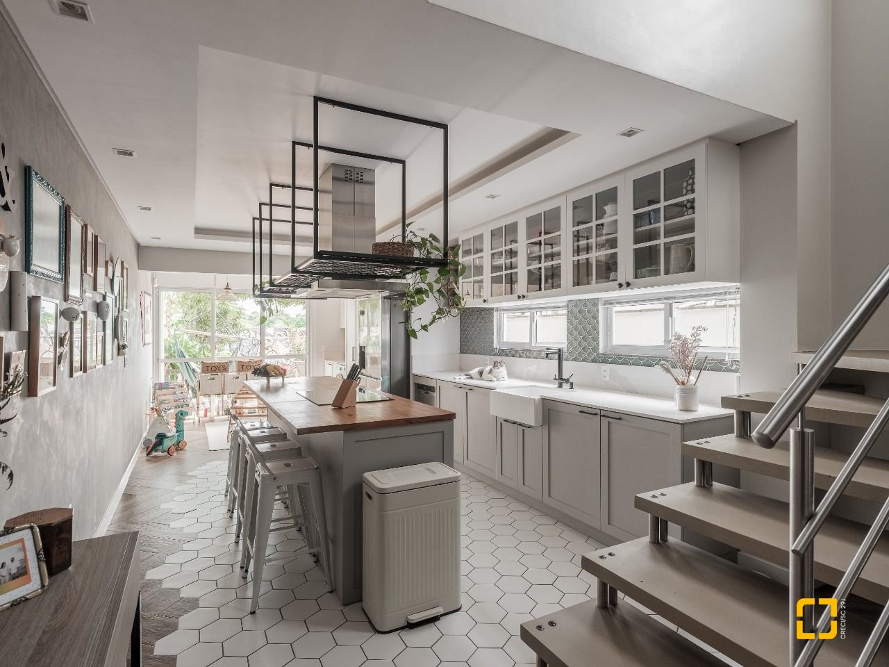 Casa com 124m², 4 quartos (sendo 1 suíte), 2 garagens, no bairro Campeche em Florianópolis