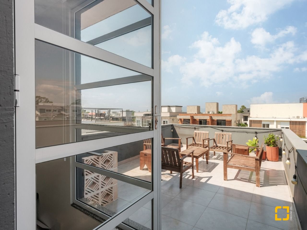 Casa com 124m², 4 quartos (sendo 1 suíte), 2 garagens, no bairro Campeche em Florianópolis