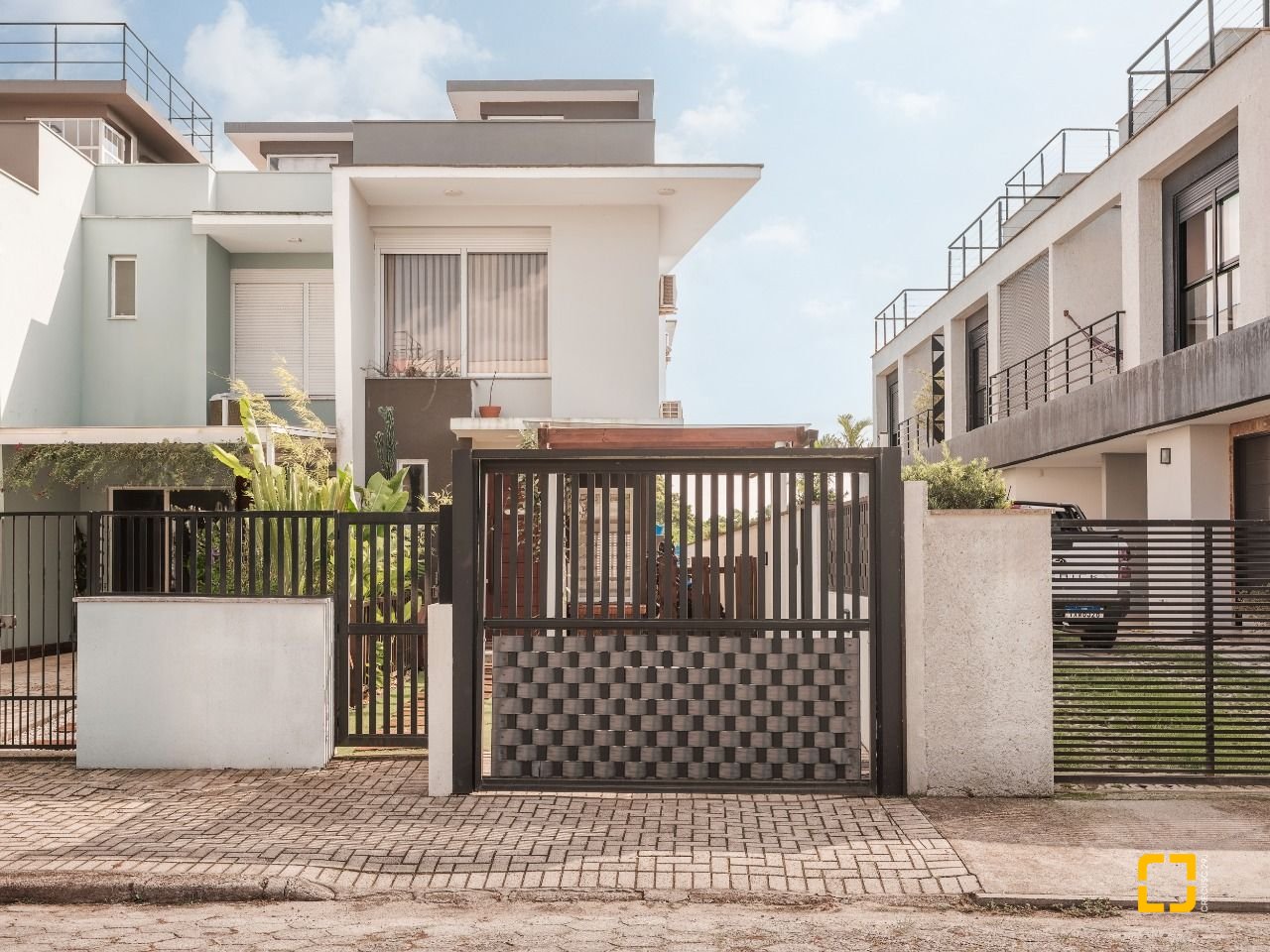 Casa com 124m², 4 quartos (sendo 1 suíte), 2 garagens, no bairro Campeche em Florianópolis