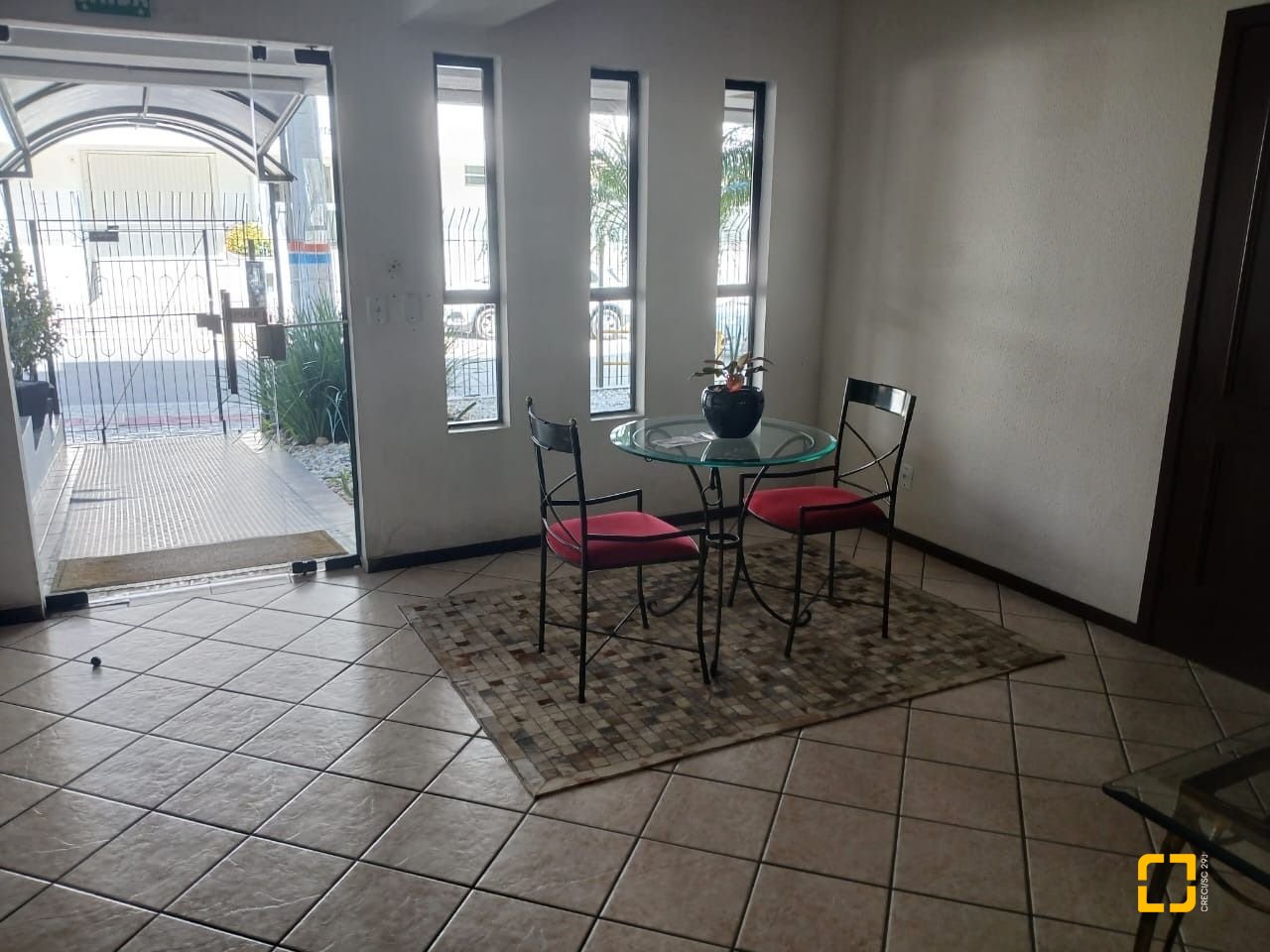Apartamento com 71m², 3 quartos (sendo 1 suíte), 1 garagem, no bairro Abraão em Florianópolis