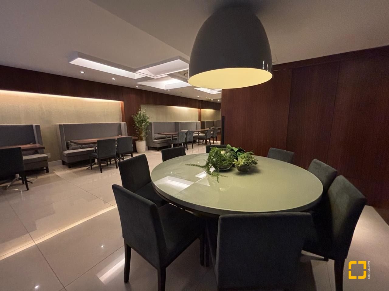 Apartamento com 132m², 6 quartos (sendo 3 suítes), 2 garagens, no bairro Centro em Florianópolis