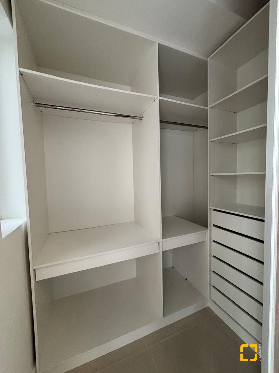 Apartamento com 132m², 6 quartos (sendo 3 suítes), 2 garagens, no bairro Centro em Florianópolis