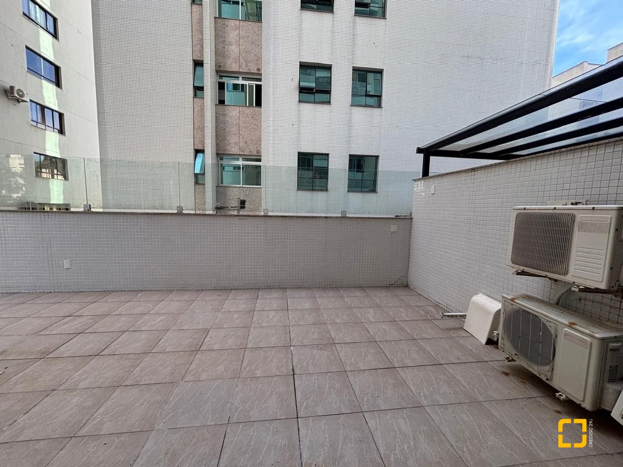 Apartamento com 132m², 6 quartos (sendo 3 suítes), 2 garagens, no bairro Centro em Florianópolis