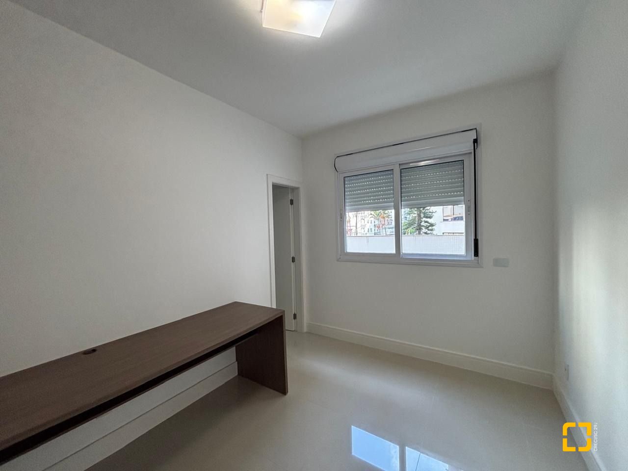 Apartamento com 132m², 6 quartos (sendo 3 suítes), 2 garagens, no bairro Centro em Florianópolis