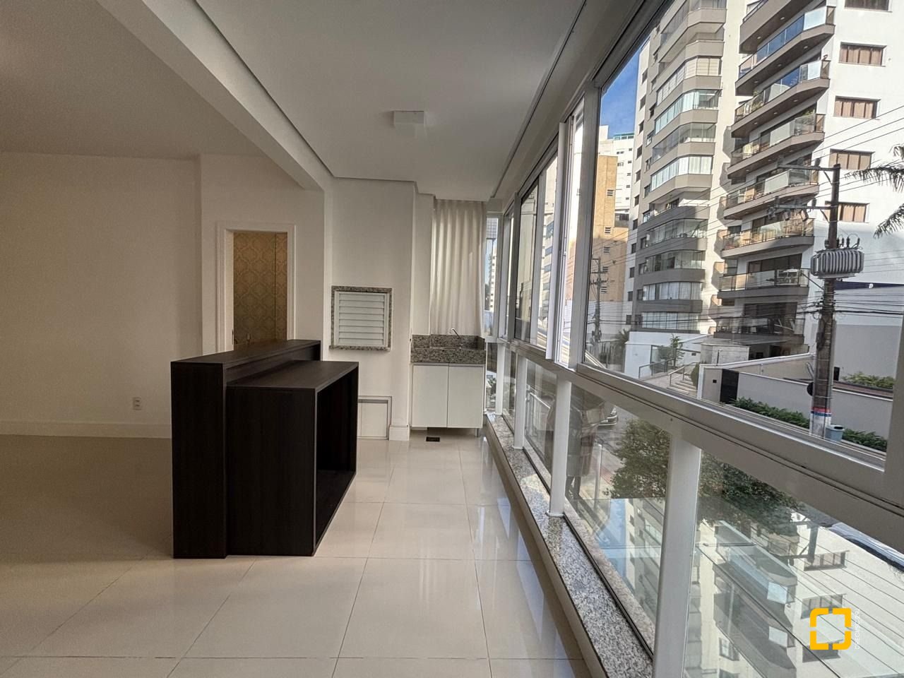 Apartamento com 132m², 6 quartos (sendo 3 suítes), 2 garagens, no bairro Centro em Florianópolis