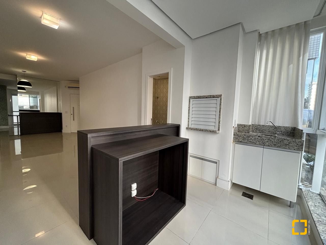 Apartamento com 132m², 6 quartos (sendo 3 suítes), 2 garagens, no bairro Centro em Florianópolis