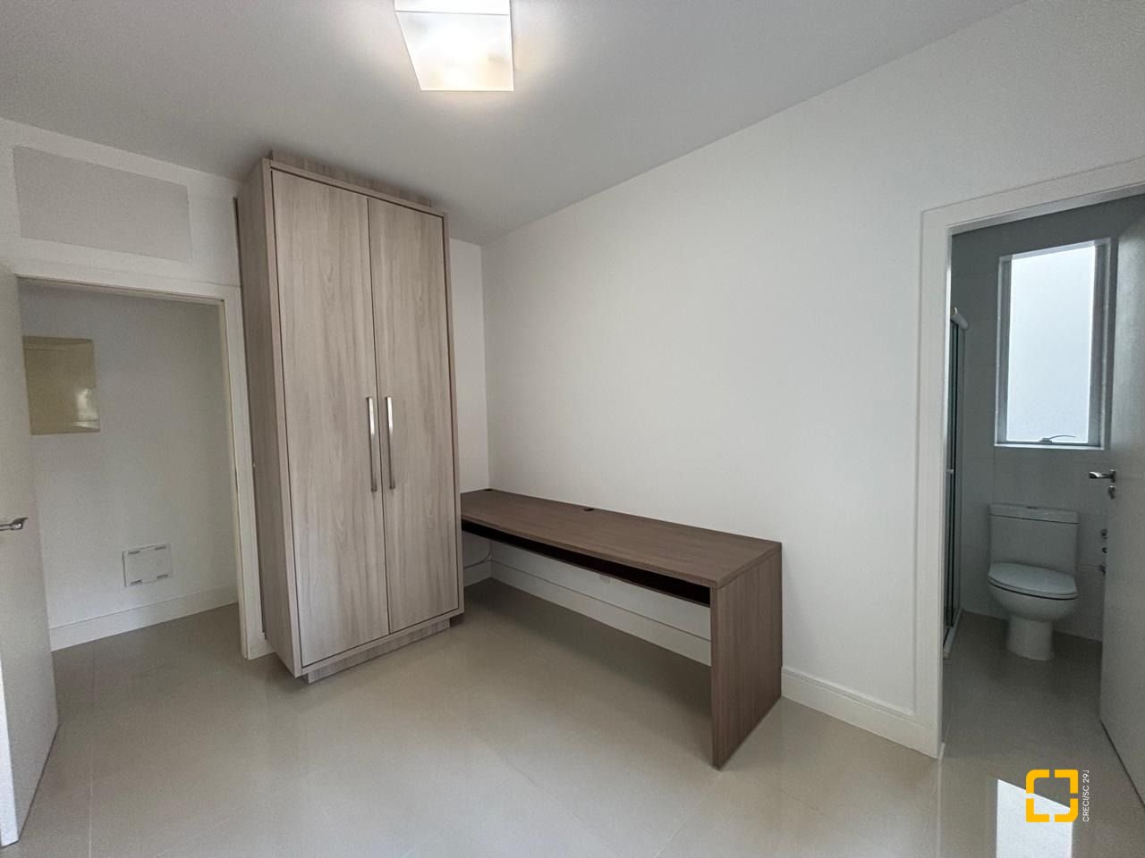 Apartamento com 132m², 6 quartos (sendo 3 suítes), 2 garagens, no bairro Centro em Florianópolis