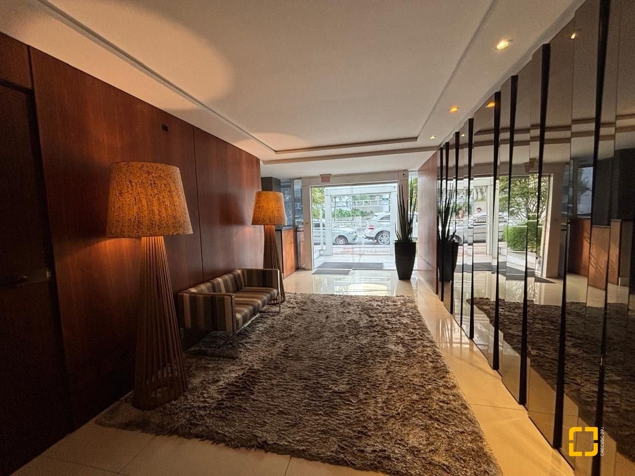 Apartamento com 132m², 6 quartos (sendo 3 suítes), 2 garagens, no bairro Centro em Florianópolis