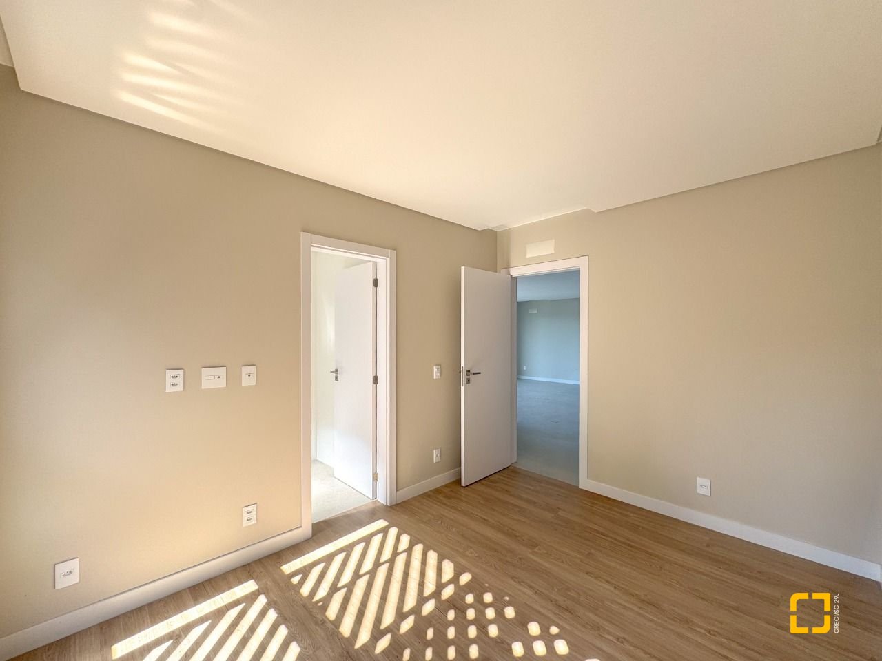 Apartamento com 148m², 6 quartos (sendo 3 suítes), 2 garagens, no bairro Jurerê em Florianópolis