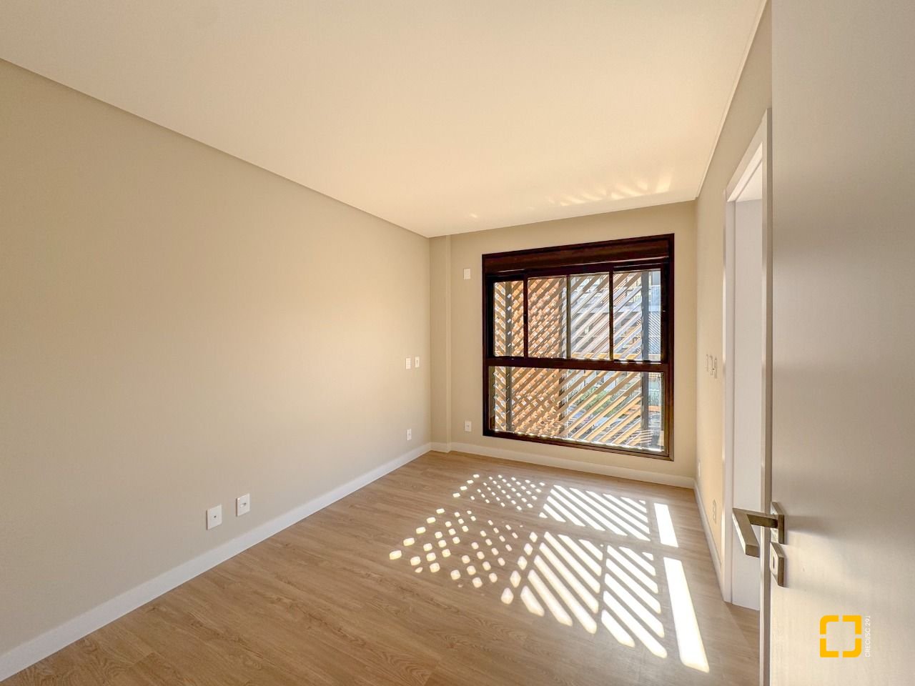 Apartamento com 148m², 6 quartos (sendo 3 suítes), 2 garagens, no bairro Jurerê em Florianópolis
