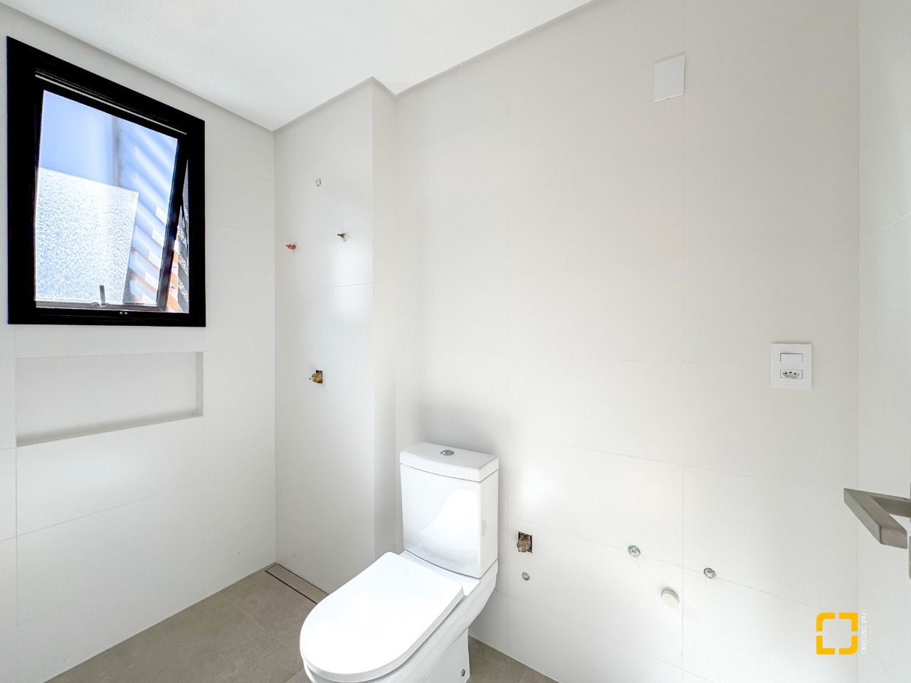 Apartamento com 148m², 6 quartos (sendo 3 suítes), 2 garagens, no bairro Jurerê em Florianópolis
