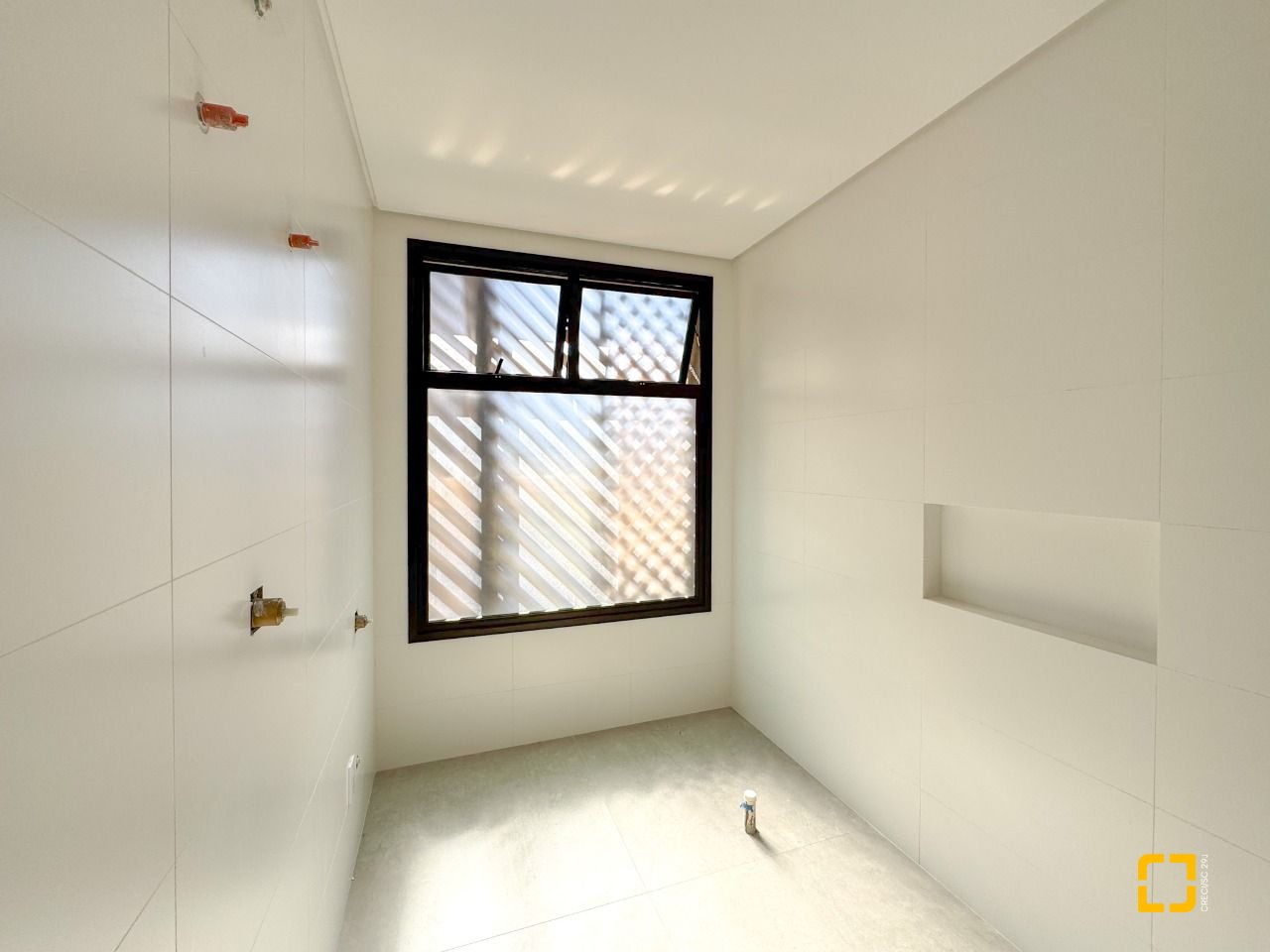 Apartamento com 148m², 6 quartos (sendo 3 suítes), 2 garagens, no bairro Jurerê em Florianópolis