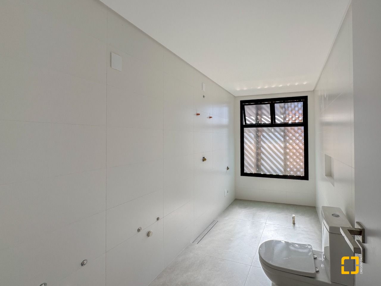 Apartamento com 148m², 6 quartos (sendo 3 suítes), 2 garagens, no bairro Jurerê em Florianópolis