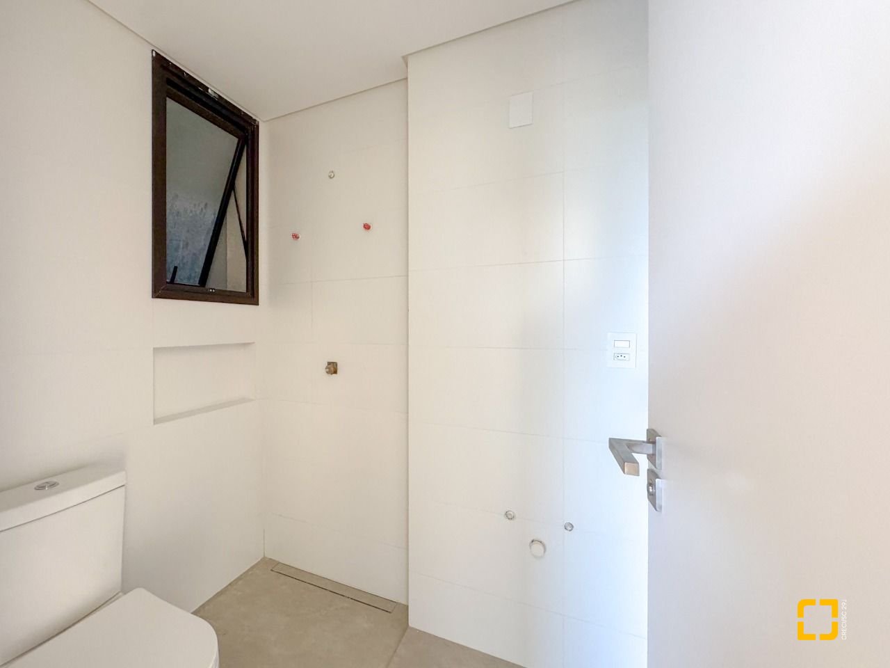 Apartamento com 148m², 6 quartos (sendo 3 suítes), 2 garagens, no bairro Jurerê em Florianópolis