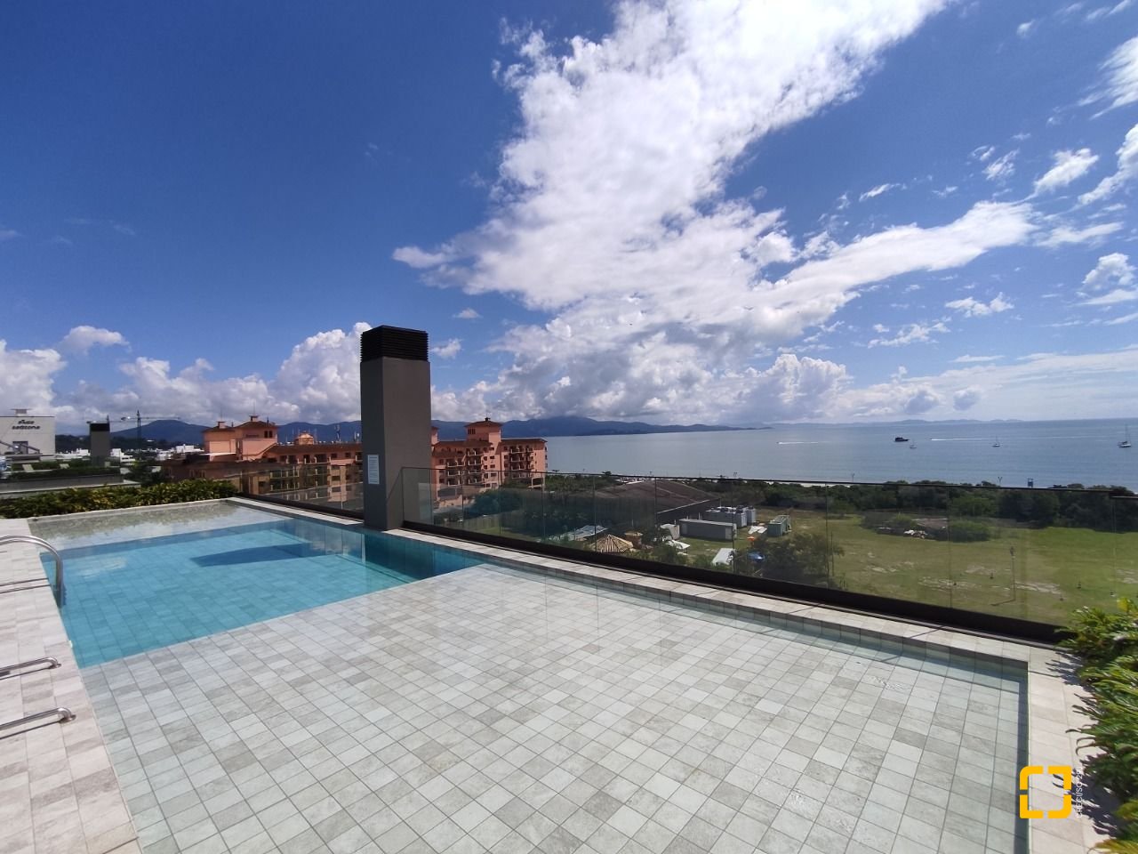 Apartamento com 148m², 6 quartos (sendo 3 suítes), 2 garagens, no bairro Jurerê em Florianópolis