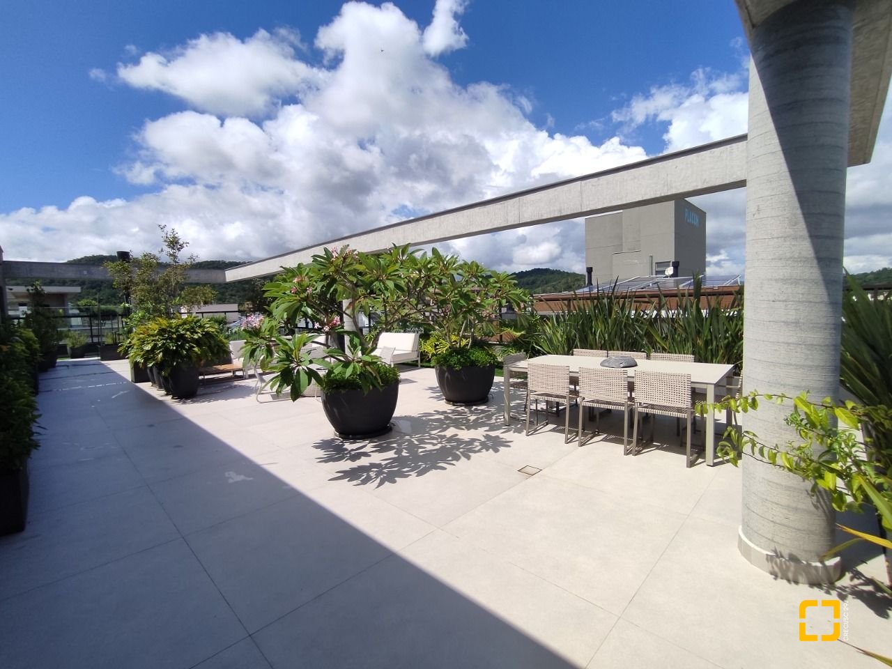 Apartamento com 148m², 6 quartos (sendo 3 suítes), 2 garagens, no bairro Jurerê em Florianópolis