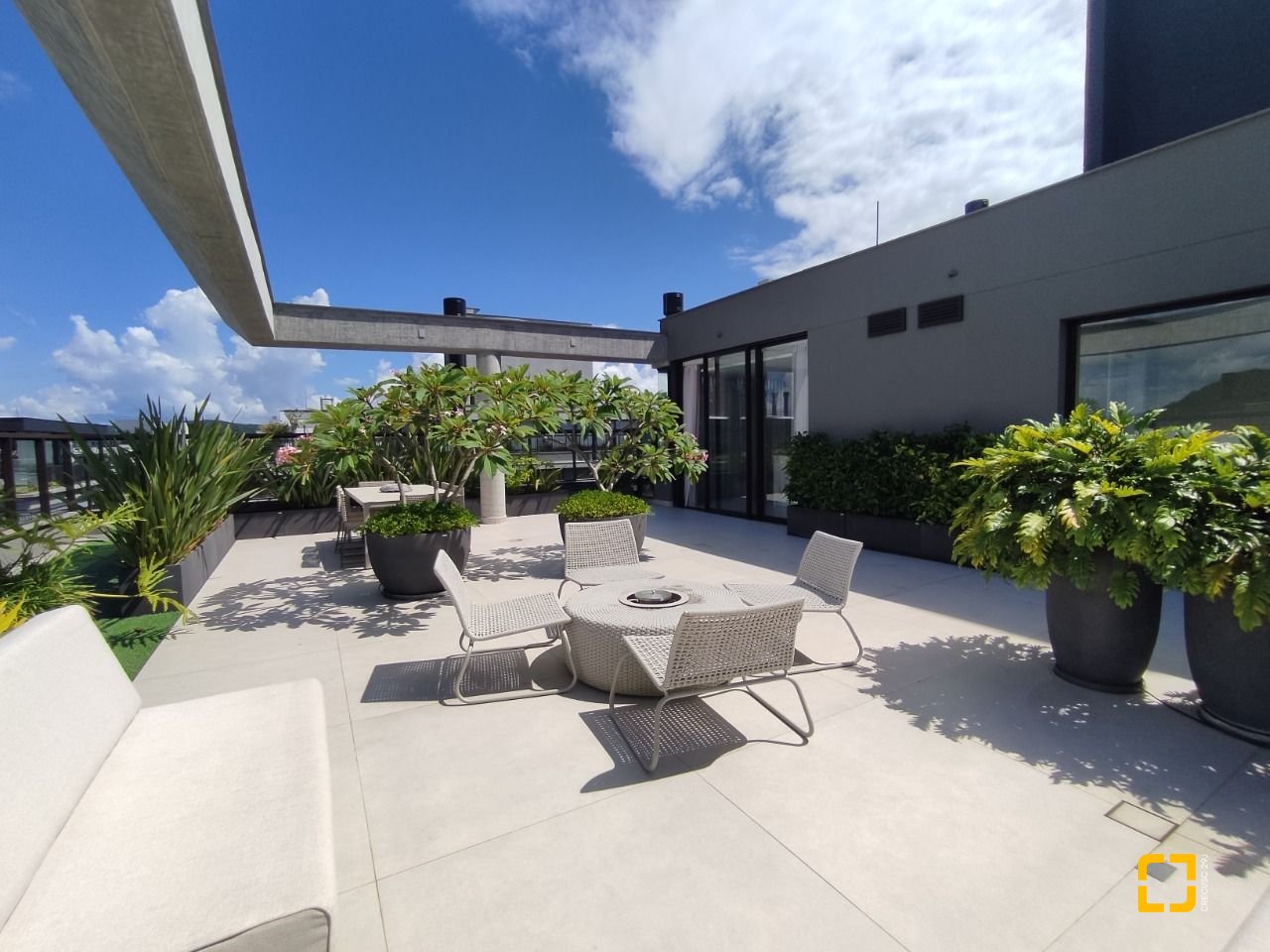 Apartamento com 148m², 6 quartos (sendo 3 suítes), 2 garagens, no bairro Jurerê em Florianópolis