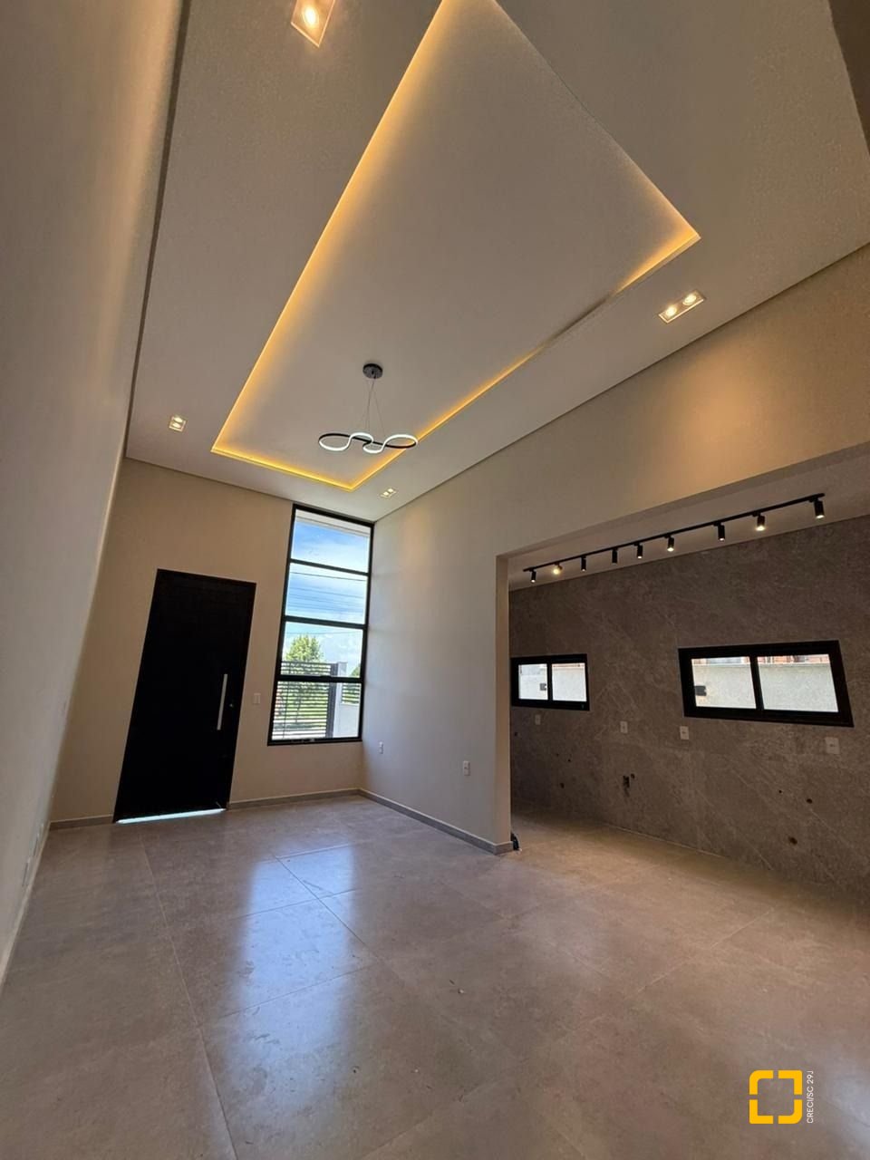 Casa com 98m², 4 quartos (sendo 1 suíte), 2 garagens, no bairro Rio Vermelho em Florianópolis