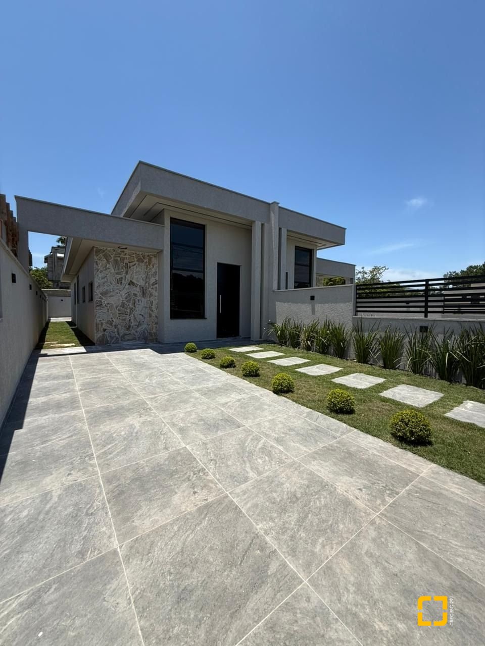 Casa com 98m², 4 quartos (sendo 1 suíte), 2 garagens, no bairro Rio Vermelho em Florianópolis