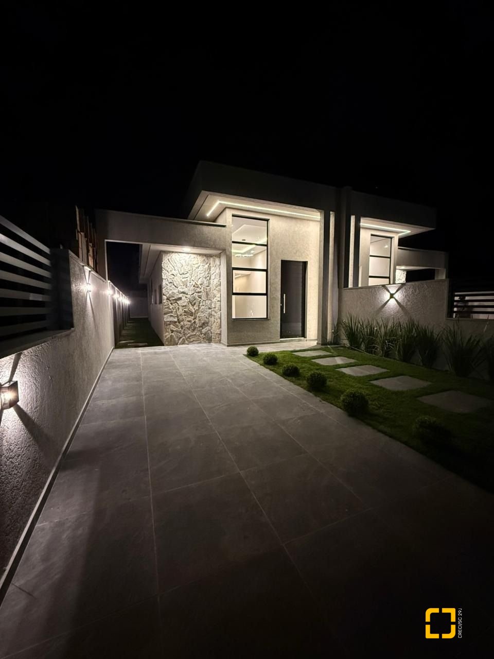 Casa com 98m², 4 quartos (sendo 1 suíte), 2 garagens, no bairro Rio Vermelho em Florianópolis