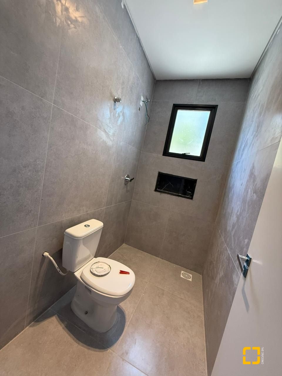 Casa com 98m², 4 quartos (sendo 1 suíte), 2 garagens, no bairro Rio Vermelho em Florianópolis