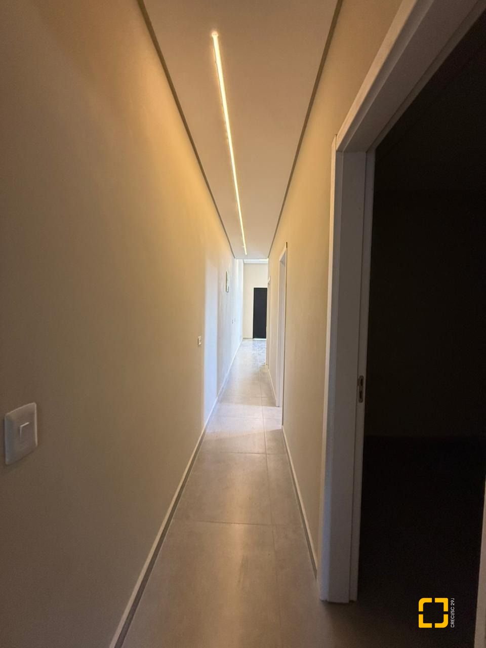 Casa com 98m², 4 quartos (sendo 1 suíte), 2 garagens, no bairro Rio Vermelho em Florianópolis