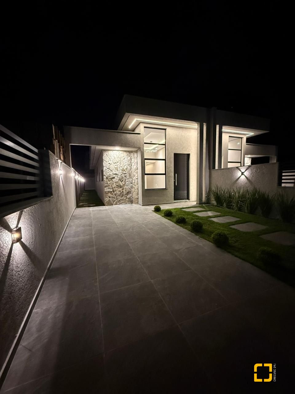 Casa com 98m², 4 quartos (sendo 1 suíte), 2 garagens, no bairro Rio Vermelho em Florianópolis