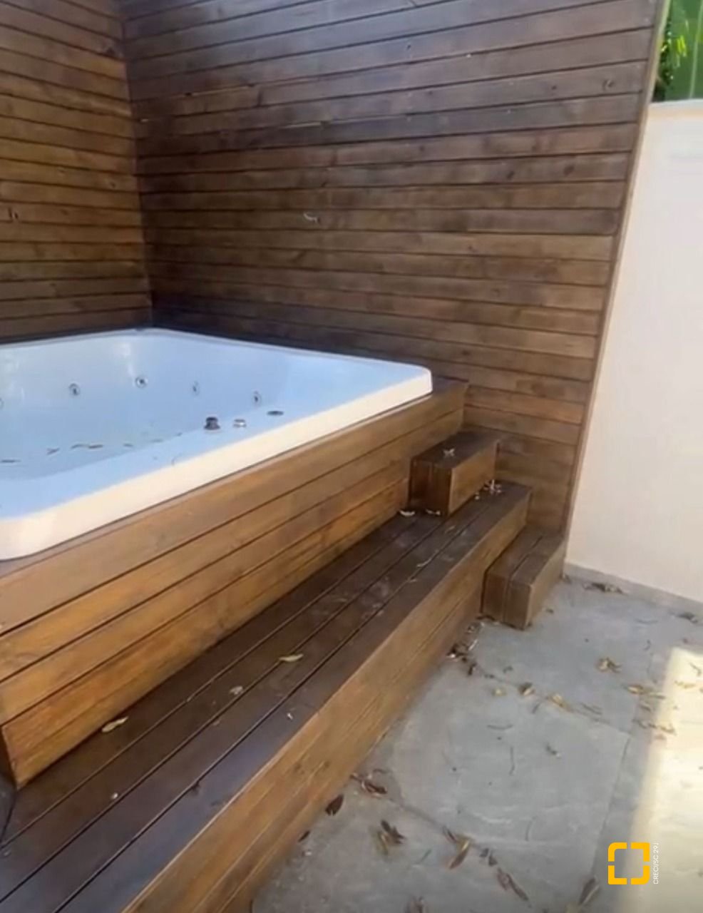 Casa com 98m², 4 quartos (sendo 1 suíte), 2 garagens, no bairro Rio Vermelho em Florianópolis
