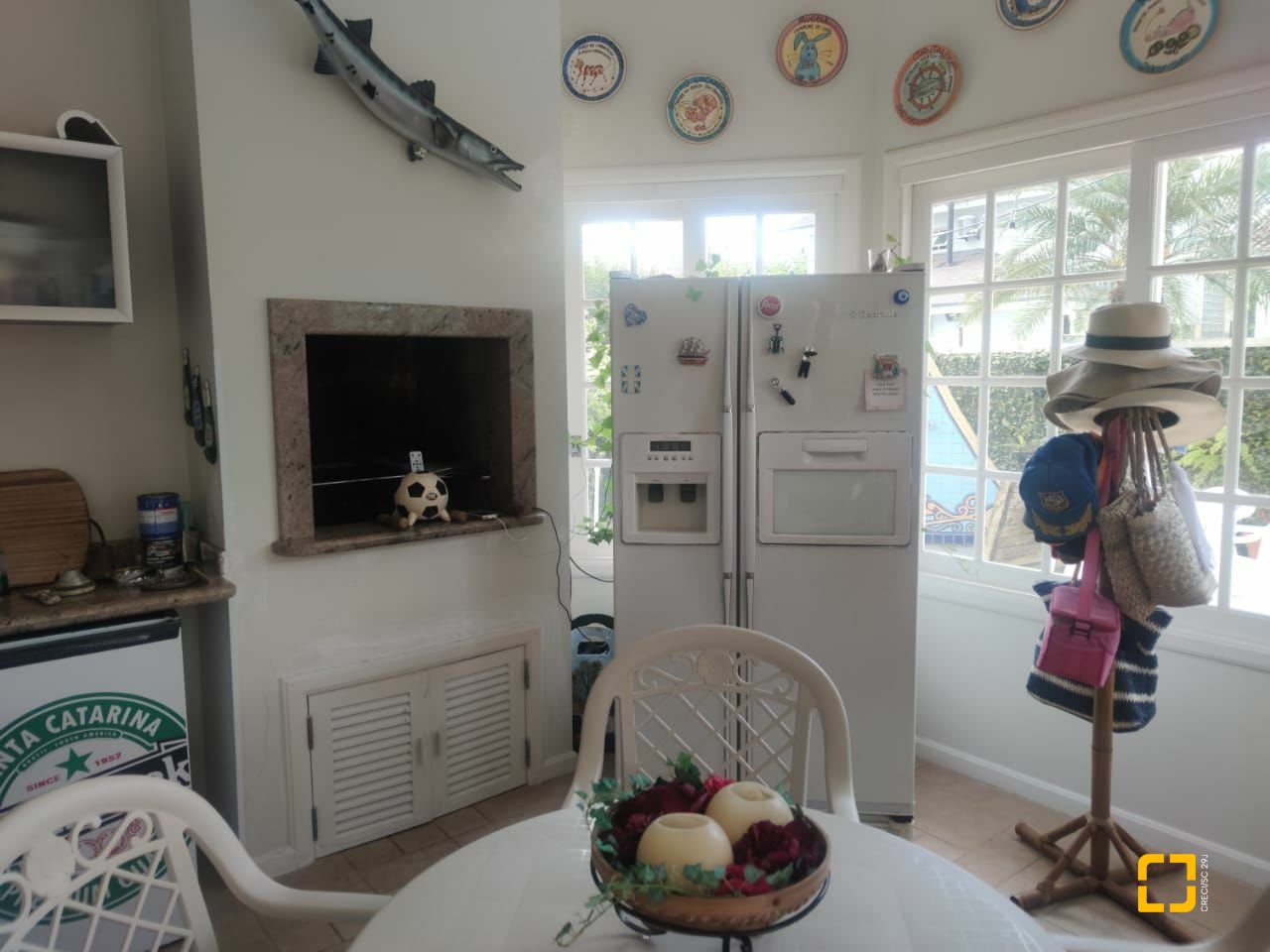 Casa com 300m², 8 quartos (sendo 4 suítes), 2 garagens, no bairro Jurerê Internacional em Florianópolis