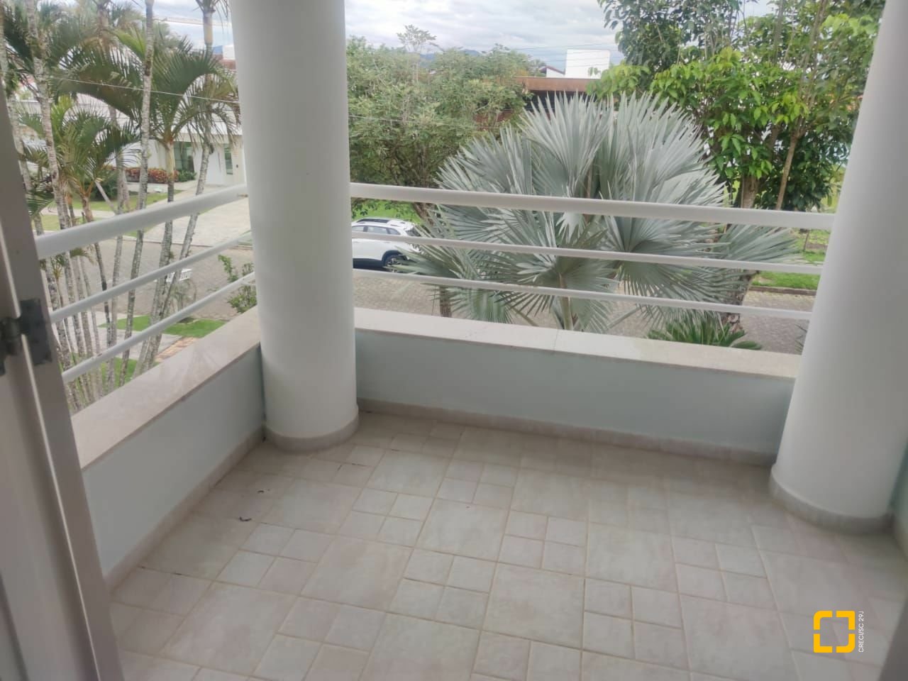 Casa com 300m², 8 quartos (sendo 4 suítes), 2 garagens, no bairro Jurerê Internacional em Florianópolis