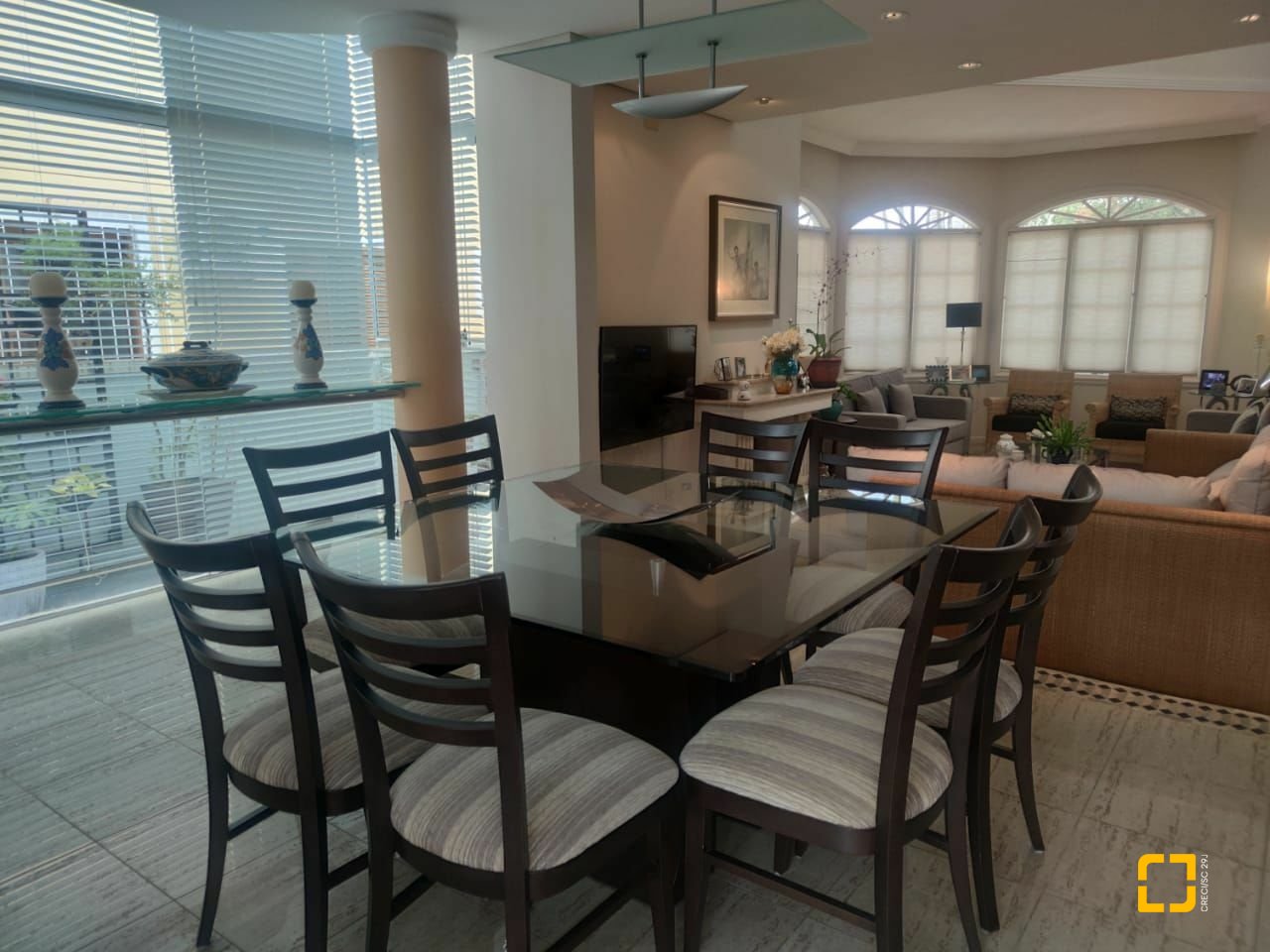 Casa com 300m², 8 quartos (sendo 4 suítes), 2 garagens, no bairro Jurerê Internacional em Florianópolis