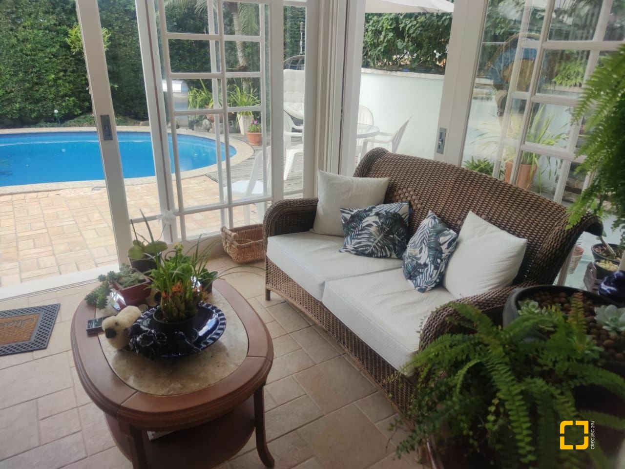 Casa com 300m², 8 quartos (sendo 4 suítes), 2 garagens, no bairro Jurerê Internacional em Florianópolis