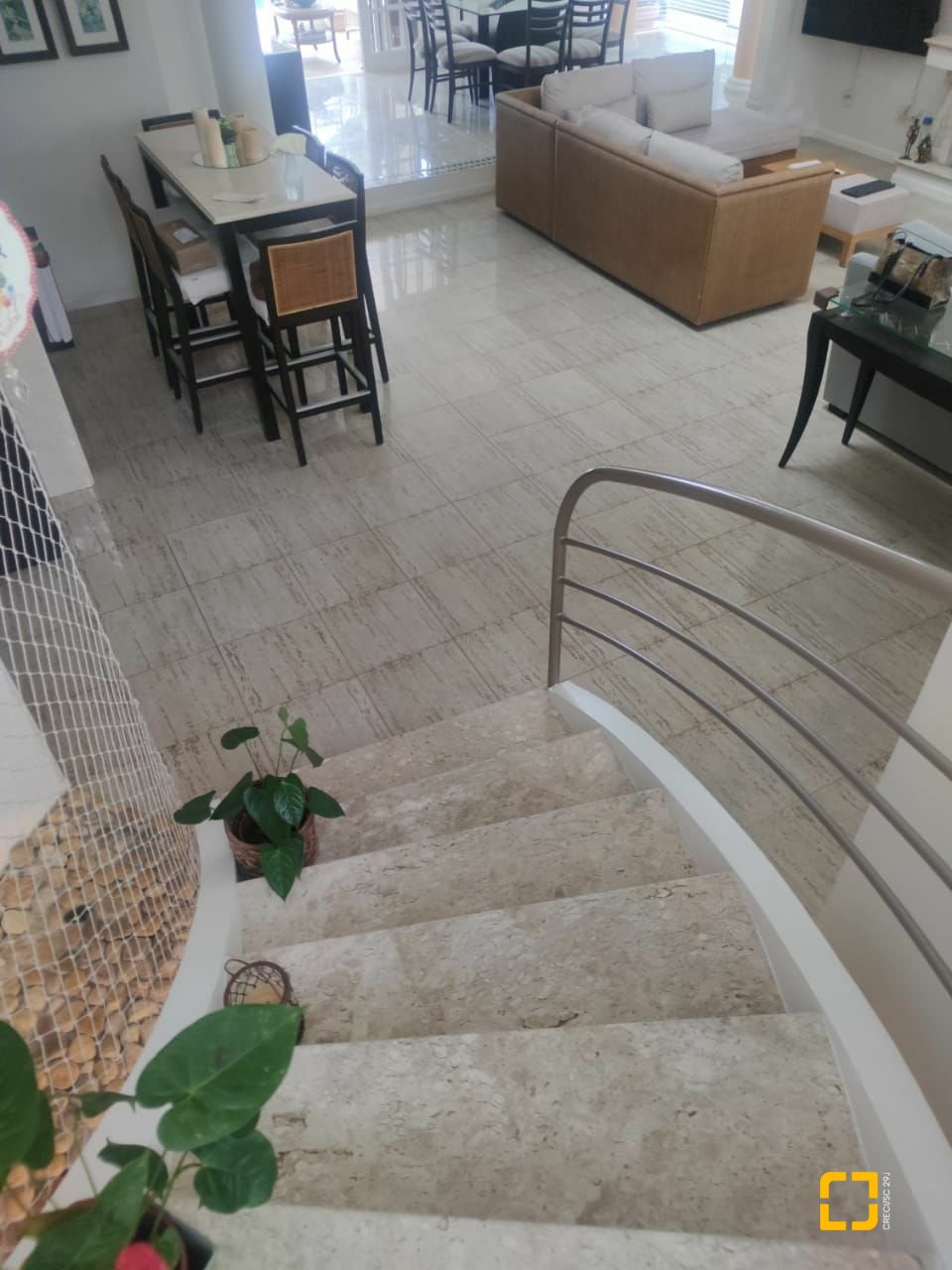 Casa com 300m², 8 quartos (sendo 4 suítes), 2 garagens, no bairro Jurerê Internacional em Florianópolis