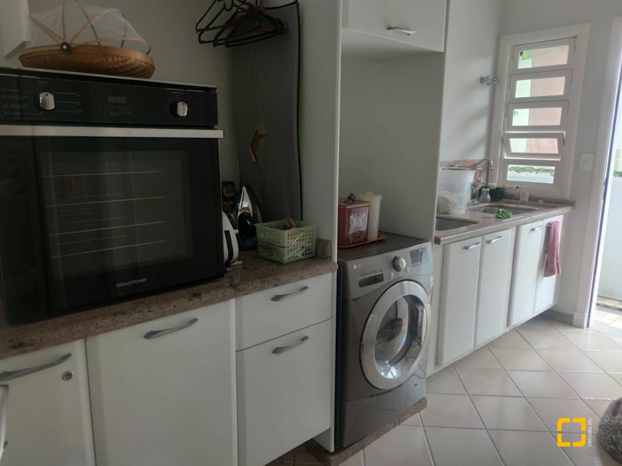 Casa com 300m², 8 quartos (sendo 4 suítes), 2 garagens, no bairro Jurerê Internacional em Florianópolis