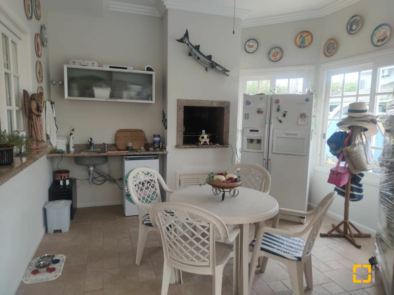 Casa com 300m², 8 quartos (sendo 4 suítes), 2 garagens, no bairro Jurerê Internacional em Florianópolis