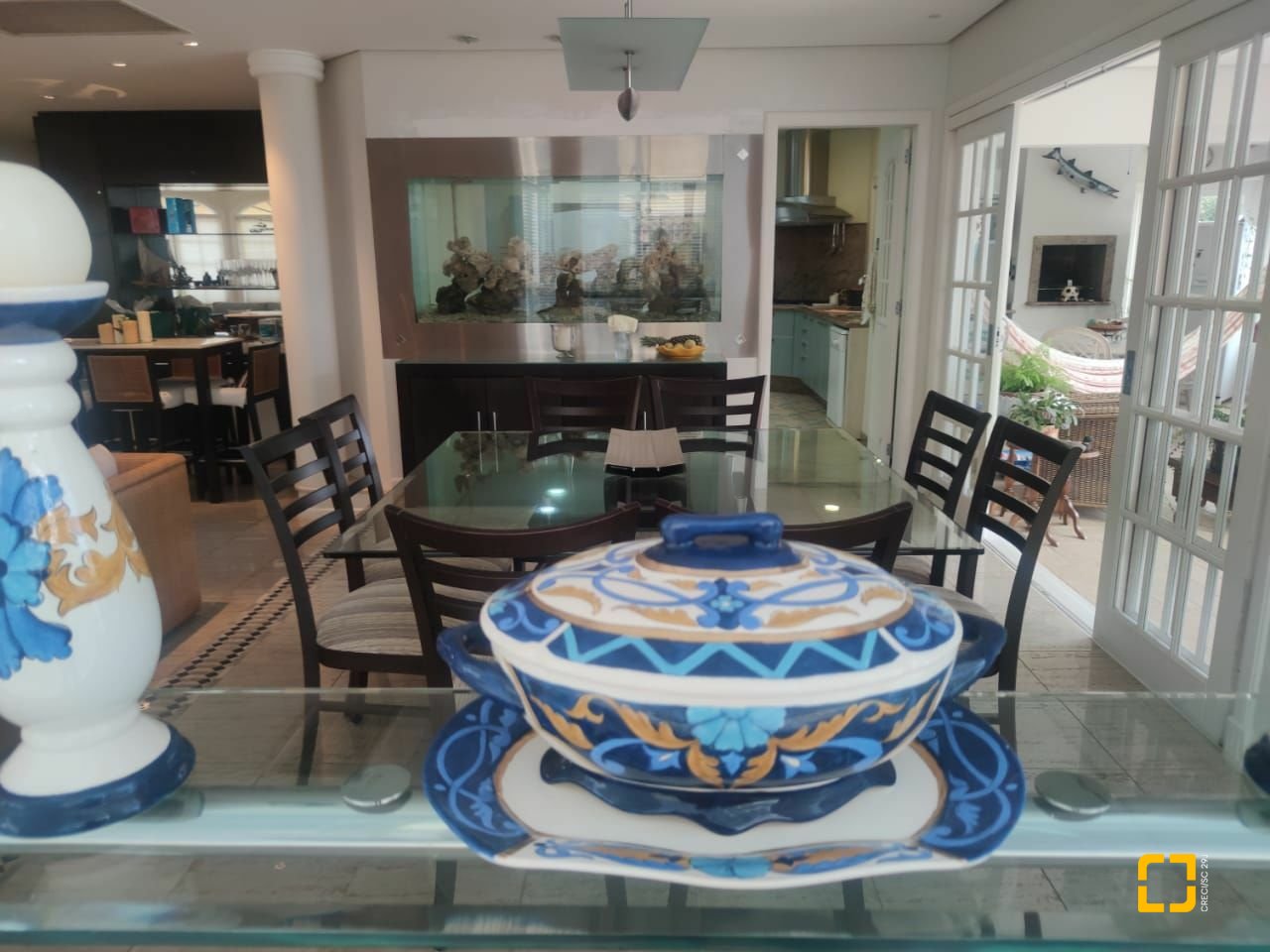 Casa com 300m², 8 quartos (sendo 4 suítes), 2 garagens, no bairro Jurerê Internacional em Florianópolis