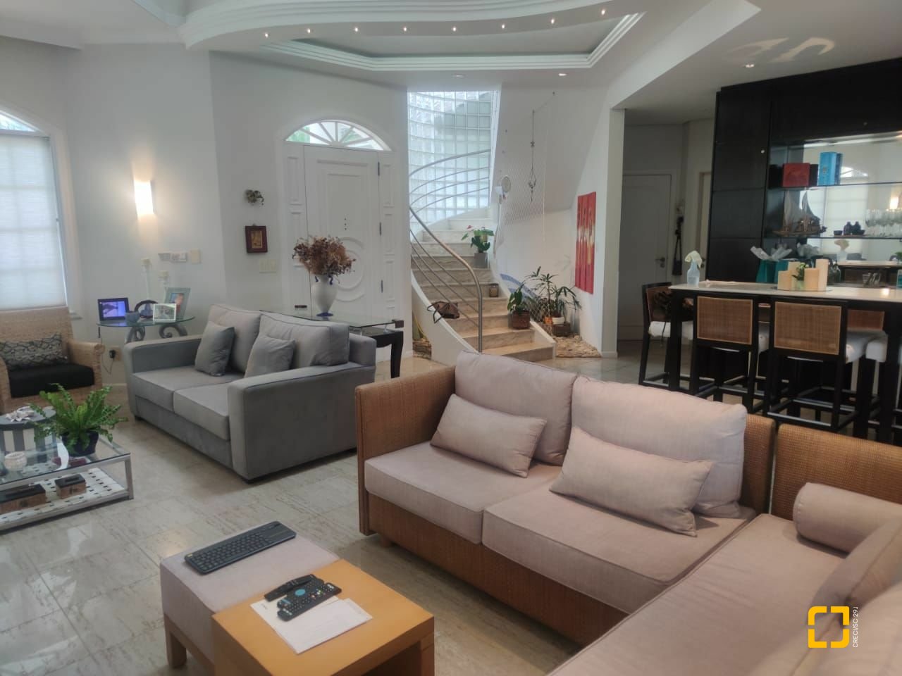Casa com 300m², 8 quartos (sendo 4 suítes), 2 garagens, no bairro Jurerê Internacional em Florianópolis