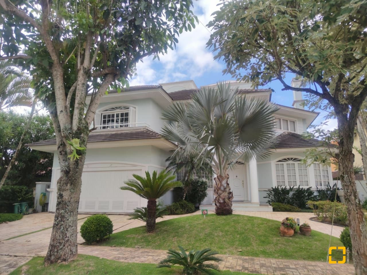 Casa com 300m², 8 quartos (sendo 4 suítes), 2 garagens, no bairro Jurerê Internacional em Florianópolis
