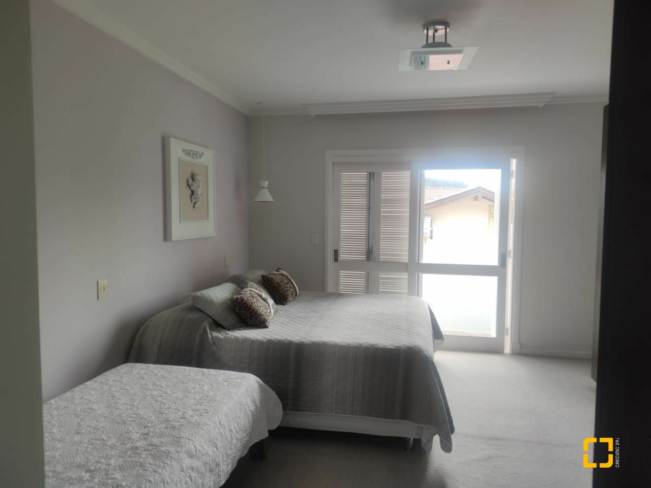 Casa com 300m², 8 quartos (sendo 4 suítes), 2 garagens, no bairro Jurerê Internacional em Florianópolis