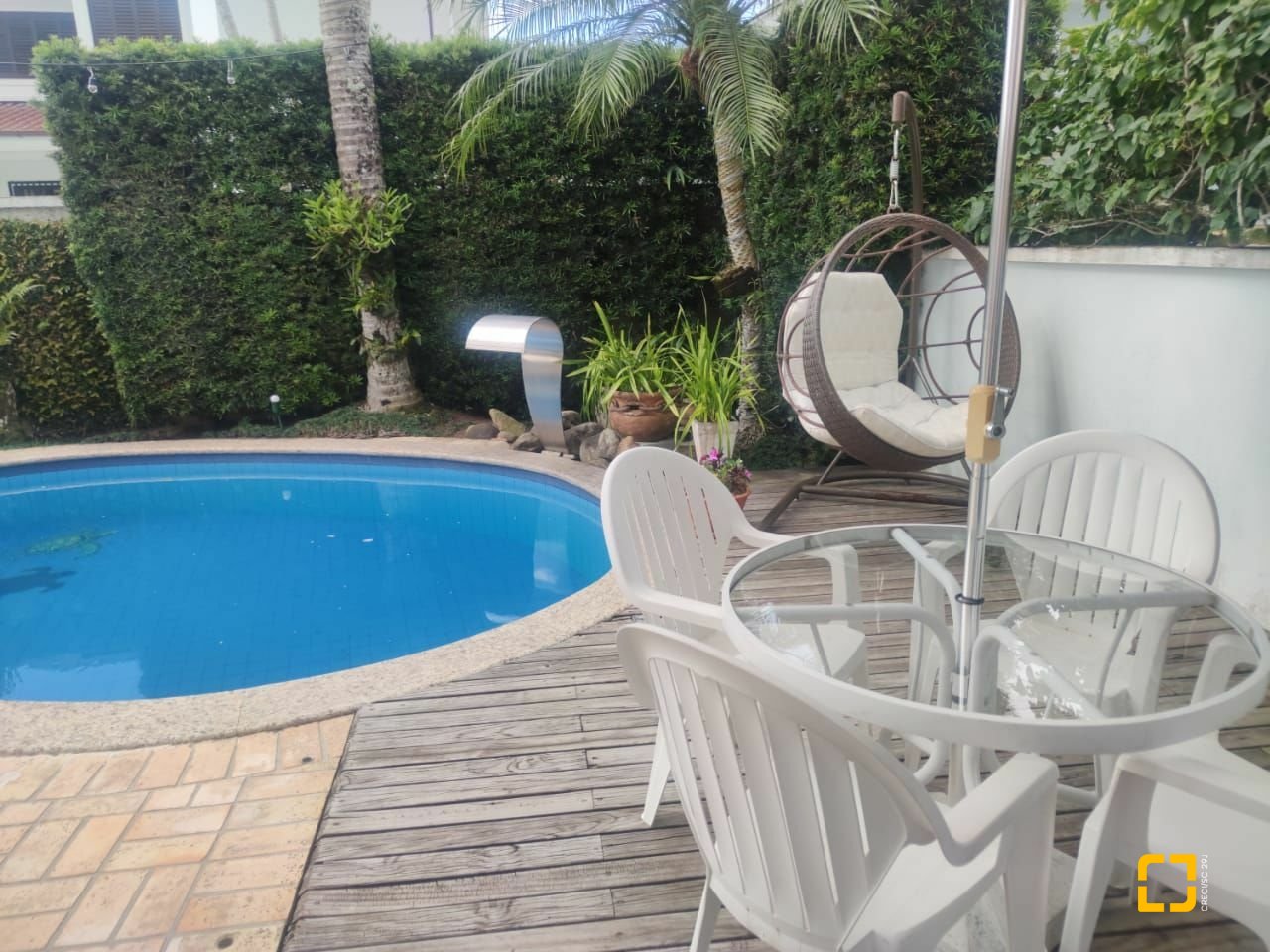 Casa com 300m², 8 quartos (sendo 4 suítes), 2 garagens, no bairro Jurerê Internacional em Florianópolis