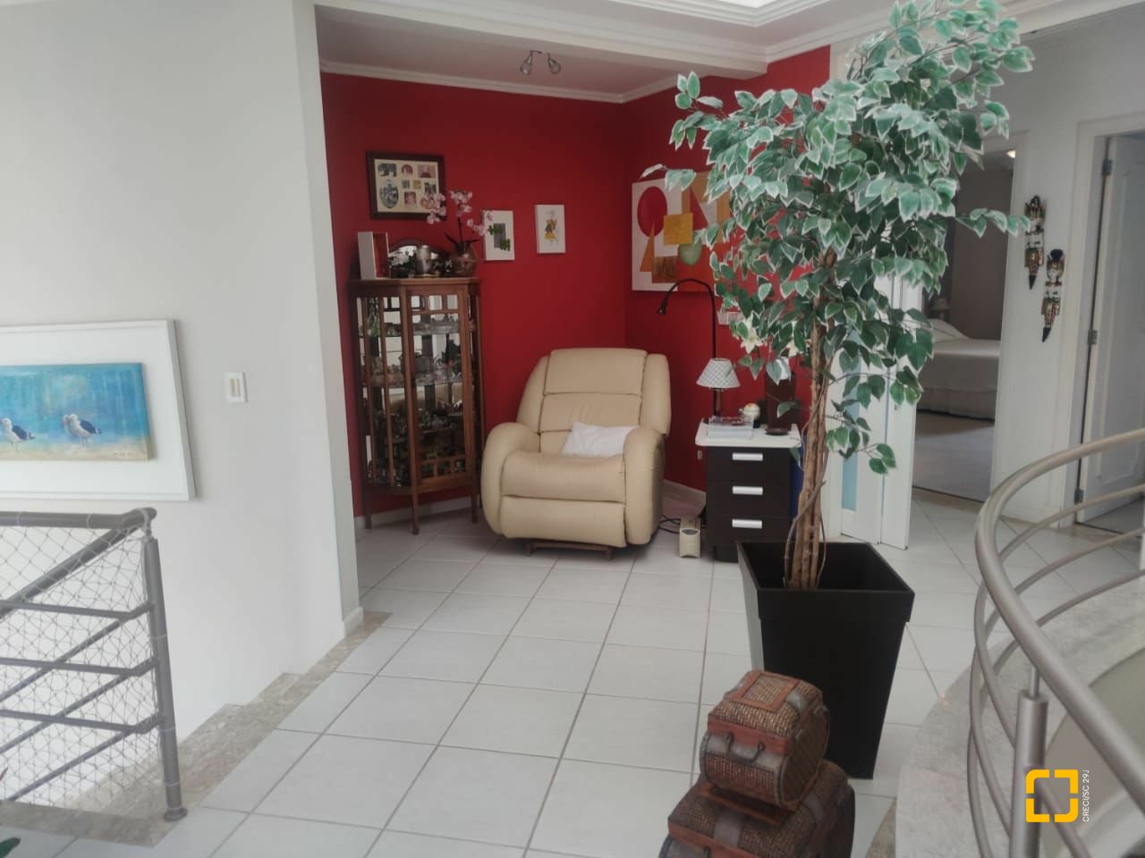 Casa com 300m², 8 quartos (sendo 4 suítes), 2 garagens, no bairro Jurerê Internacional em Florianópolis