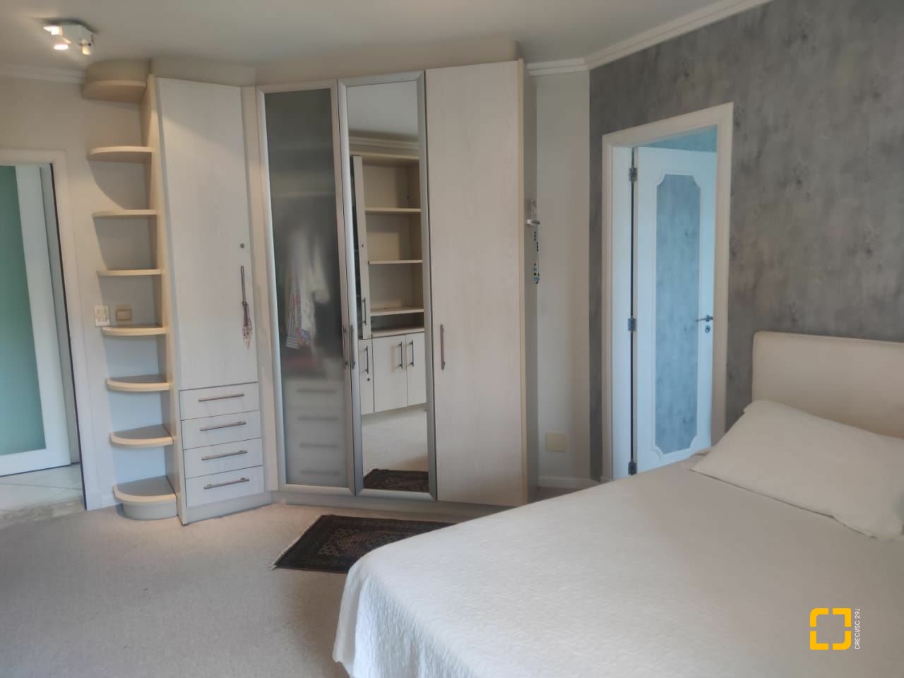 Casa com 300m², 8 quartos (sendo 4 suítes), 2 garagens, no bairro Jurerê Internacional em Florianópolis