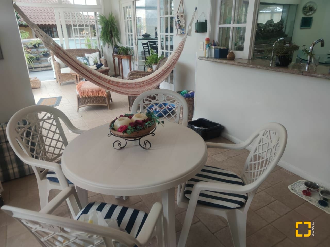 Casa com 300m², 8 quartos (sendo 4 suítes), 2 garagens, no bairro Jurerê Internacional em Florianópolis