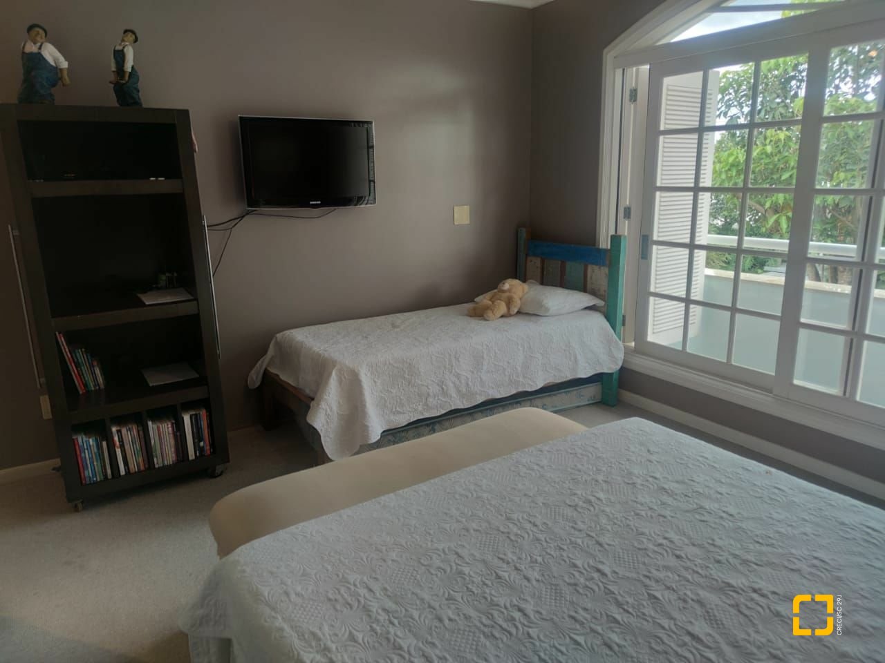 Casa com 300m², 8 quartos (sendo 4 suítes), 2 garagens, no bairro Jurerê Internacional em Florianópolis