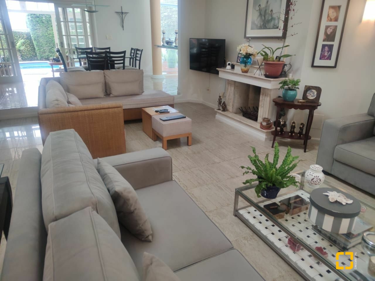 Casa com 300m², 8 quartos (sendo 4 suítes), 2 garagens, no bairro Jurerê Internacional em Florianópolis