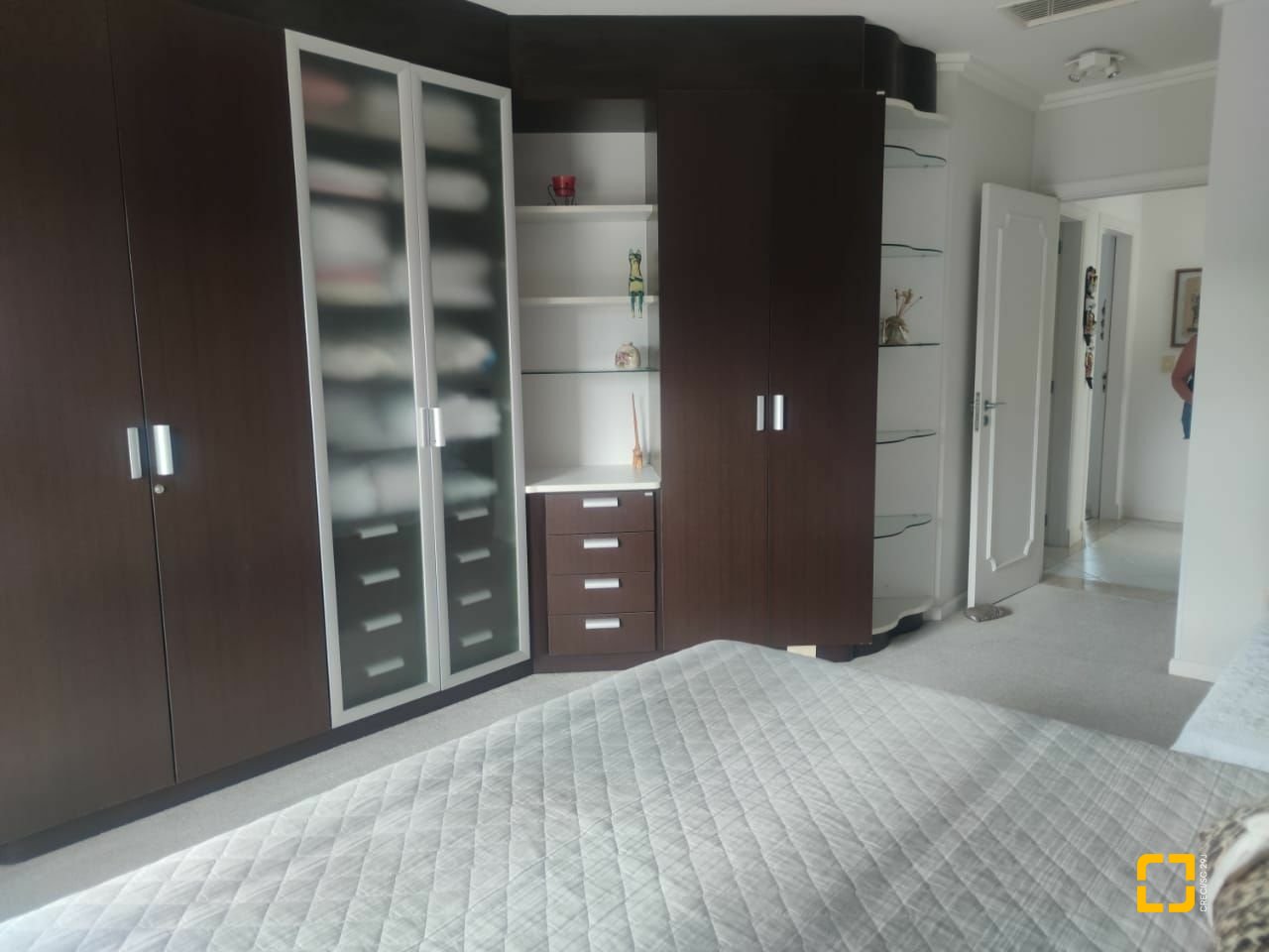 Casa com 300m², 8 quartos (sendo 4 suítes), 2 garagens, no bairro Jurerê Internacional em Florianópolis