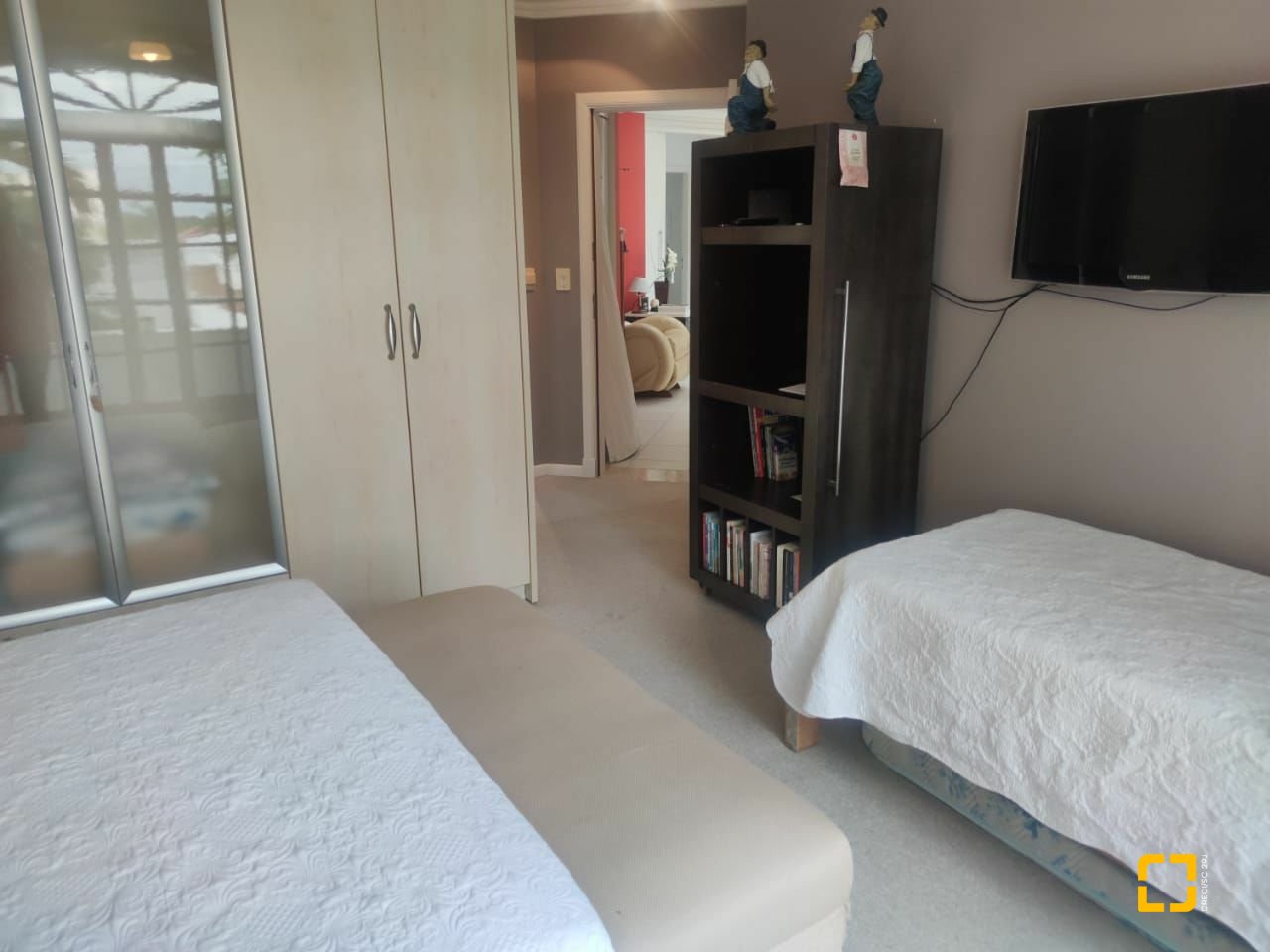 Casa com 300m², 8 quartos (sendo 4 suítes), 2 garagens, no bairro Jurerê Internacional em Florianópolis