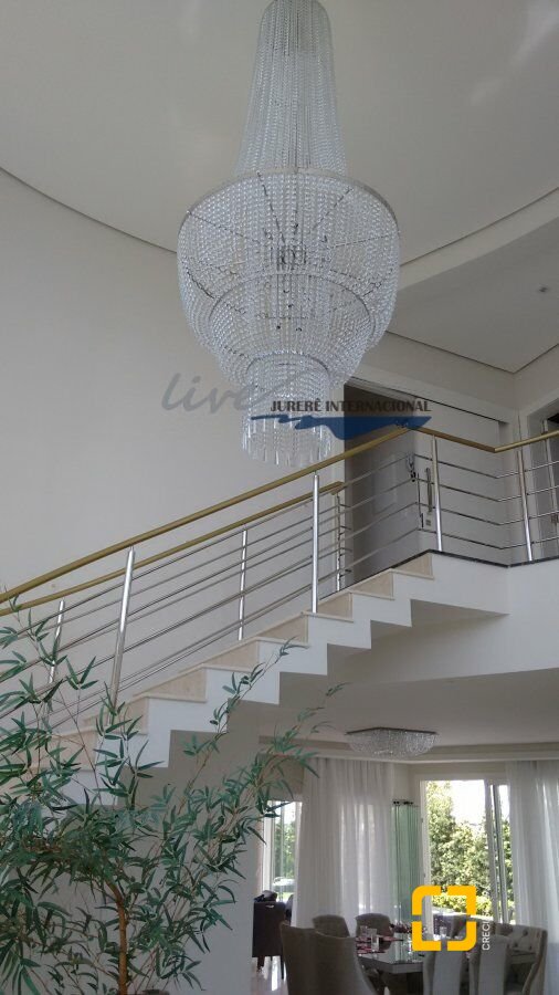 Casa com 470m², 8 quartos (sendo 4 suítes), 2 garagens, no bairro Jurerê Internacional em Florianópolis