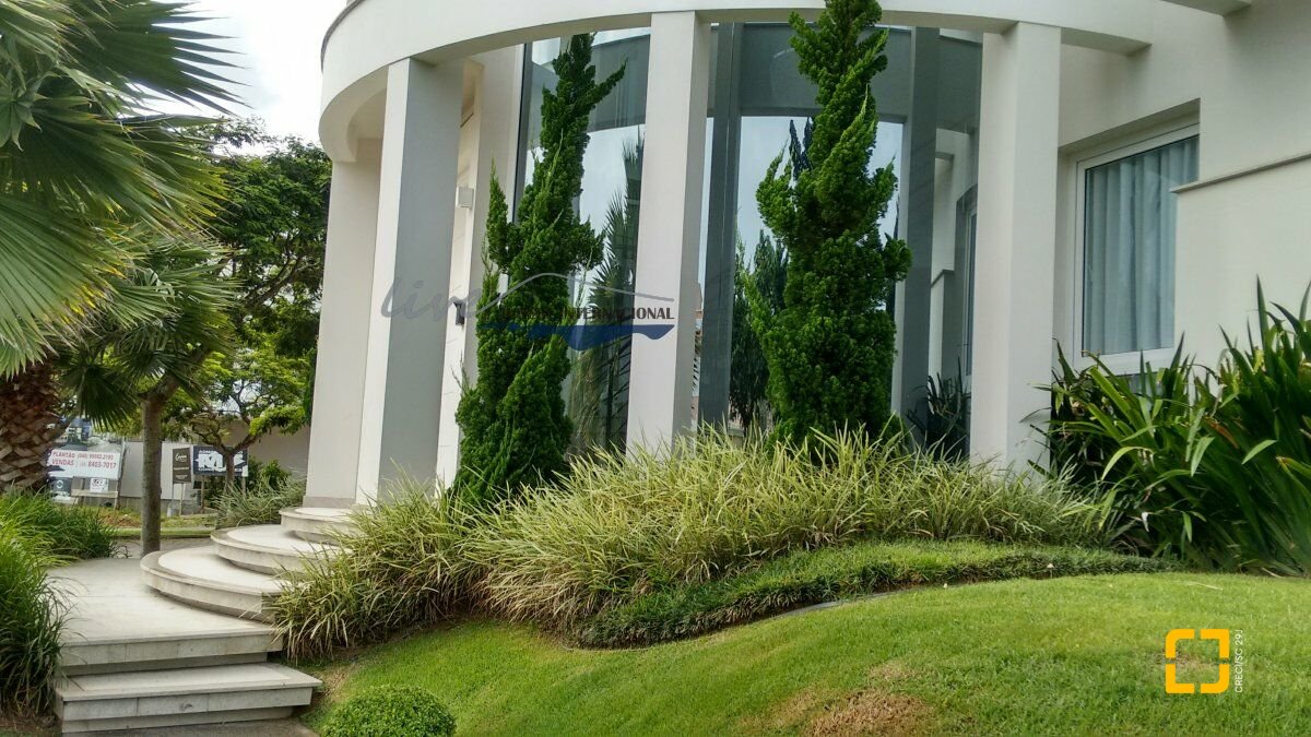 Casa com 470m², 8 quartos (sendo 4 suítes), 2 garagens, no bairro Jurerê Internacional em Florianópolis
